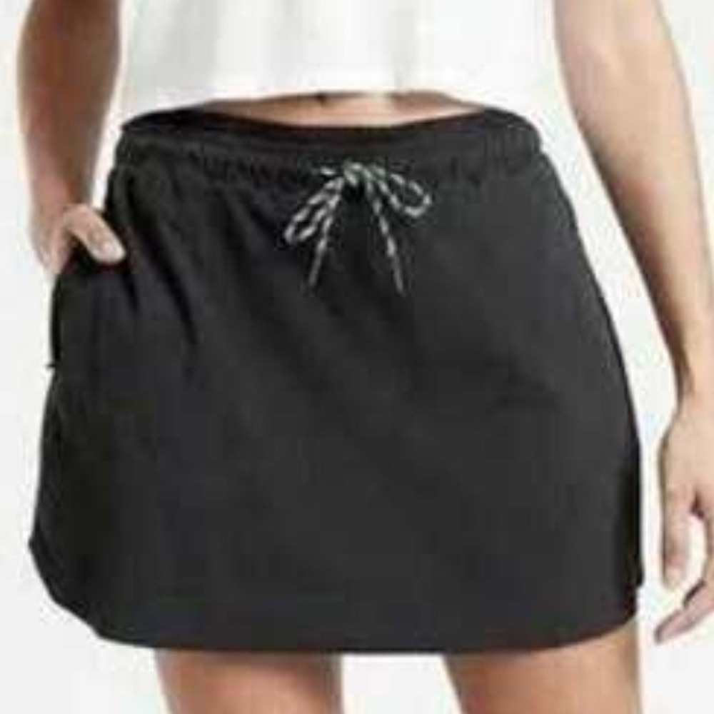 Athleta Crest Skort Black Active Hiking Travel Skirt with Pockets Size 14
